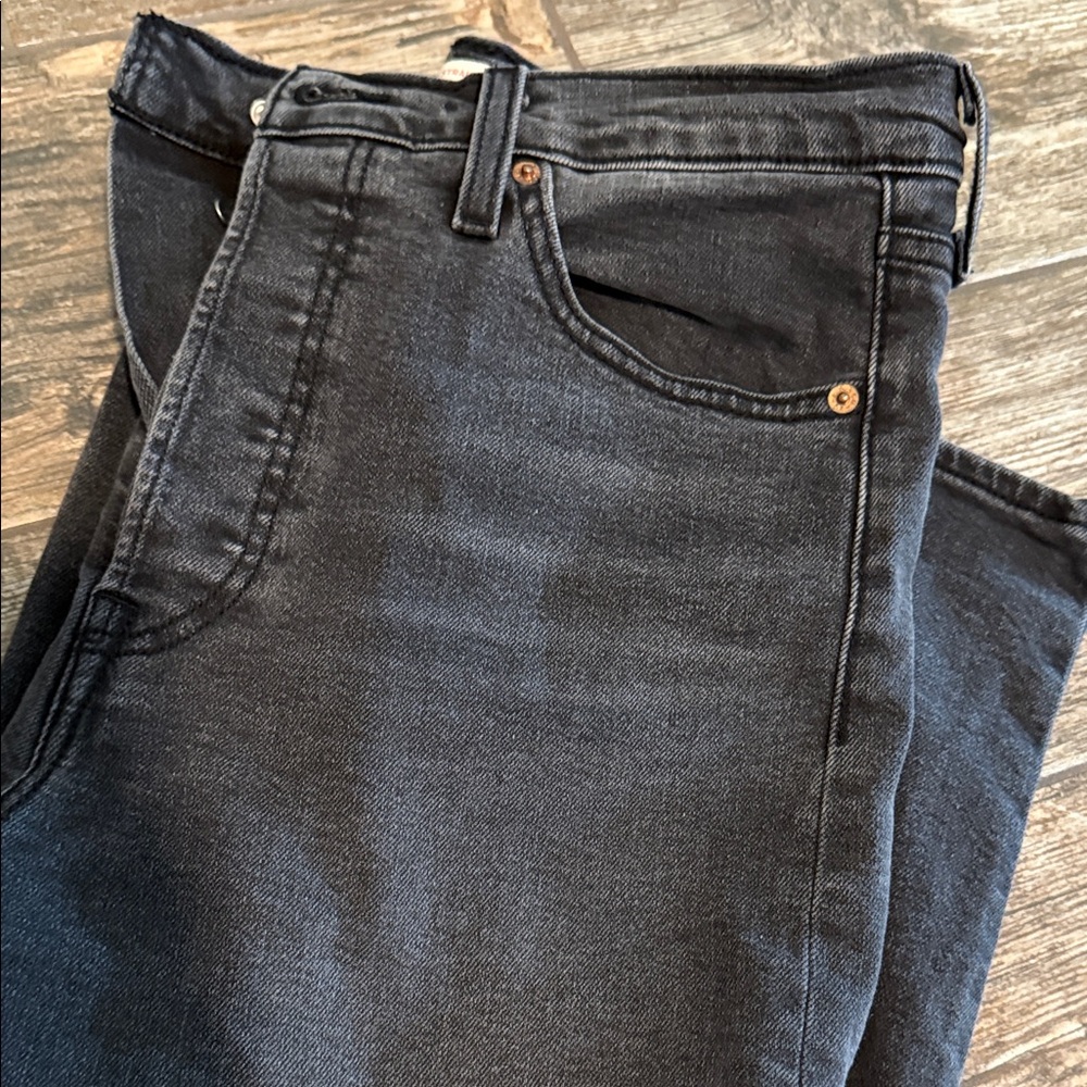 Levi's High Rise Jeans in Dark Wash